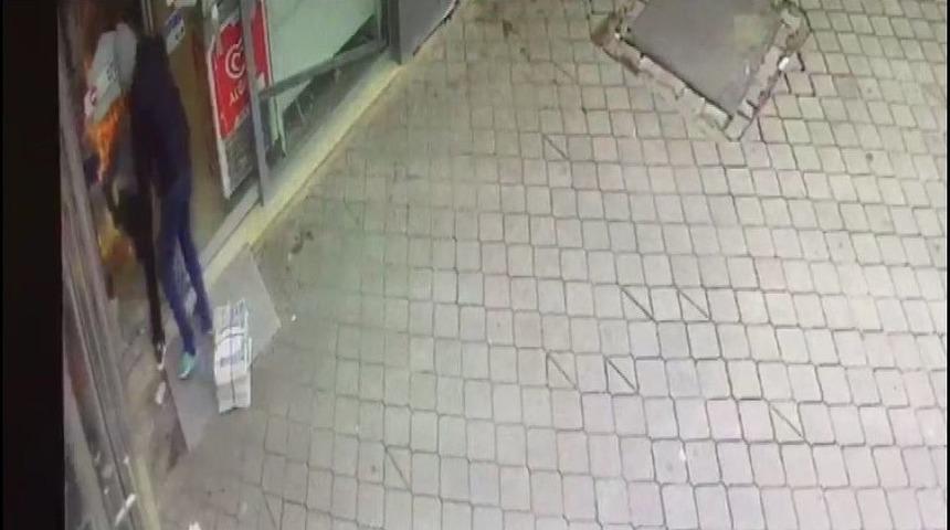 Kahraman Polis Hırsızı &Uuml;zerine Atlayıp Yakaladı