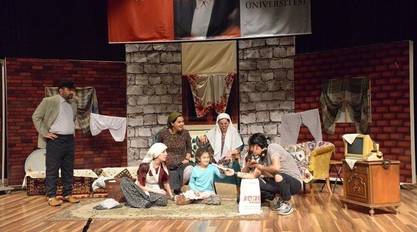 Sü’de Mehmetçik Vakfı Yararına Tiyatro Gösterimi