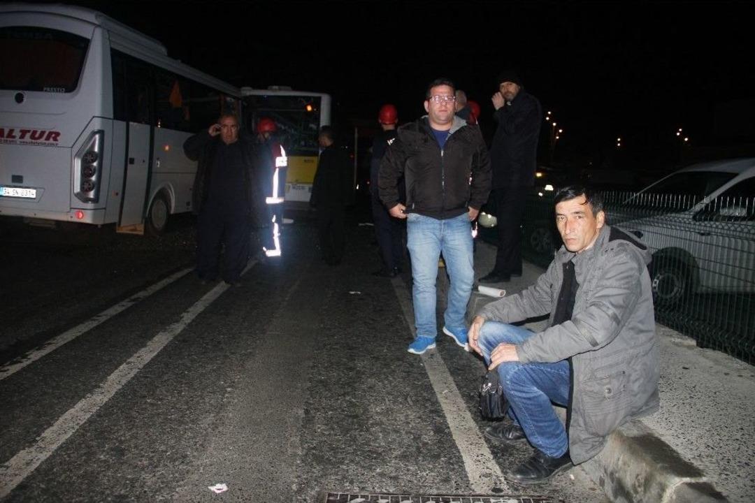 Havalimanı &Ccedil;alışanlarını Taşıyan Servis Kaza Yaptı: 8 Yaralı