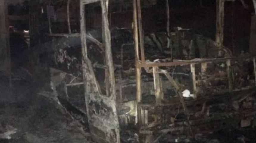 (&ouml;zel Haber) B&uuml;y&uuml;k&ccedil;ekmece&rsquo;de Otob&uuml;s Alev Alev Yandı