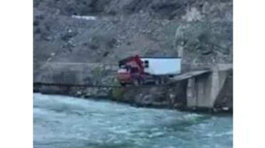 Bu G&ouml;r&uuml;nt&uuml; Artvin&rsquo;in Yusufeli İl&ccedil;esi &Ccedil;oruh Nehri &Uuml;zerinde &Ccedil;ekildi