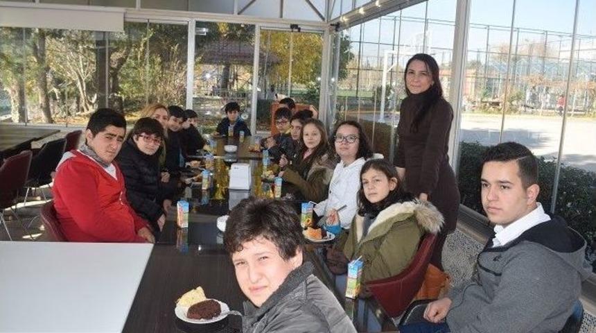 Gerçek Dostluk Engel Tanımaz