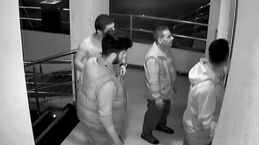 Bar Sahibi Kadını &Ouml;ld&uuml;r&uuml;p, G&uuml;venlik Kamerası Aradılar