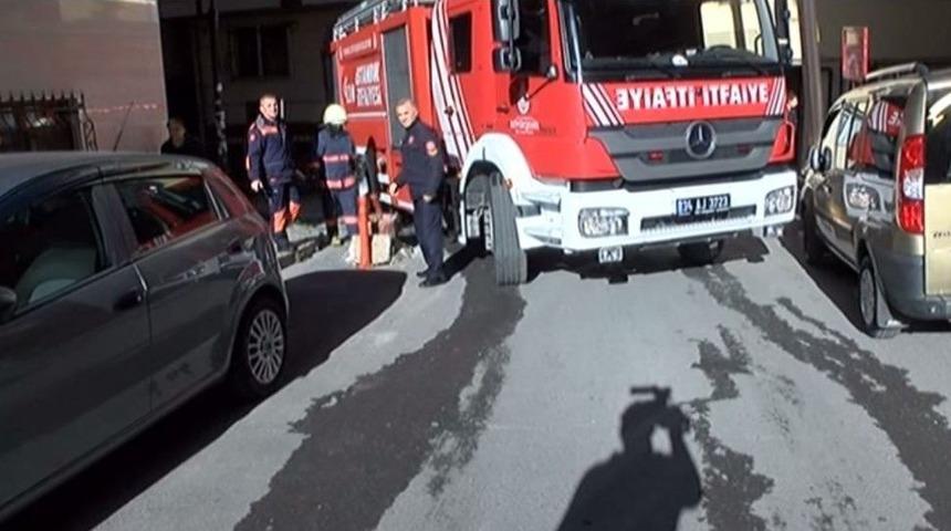 (&ouml;zel Haber) İtfaiye Ekiplerine &Ouml;nce Hatalı Park Ardından İnşaat Kamyonu Engeli
