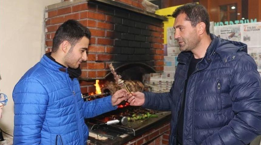 25 Martspor Y&ouml;neticilerinden Sporculara Cağ Kebabı Dopingi
