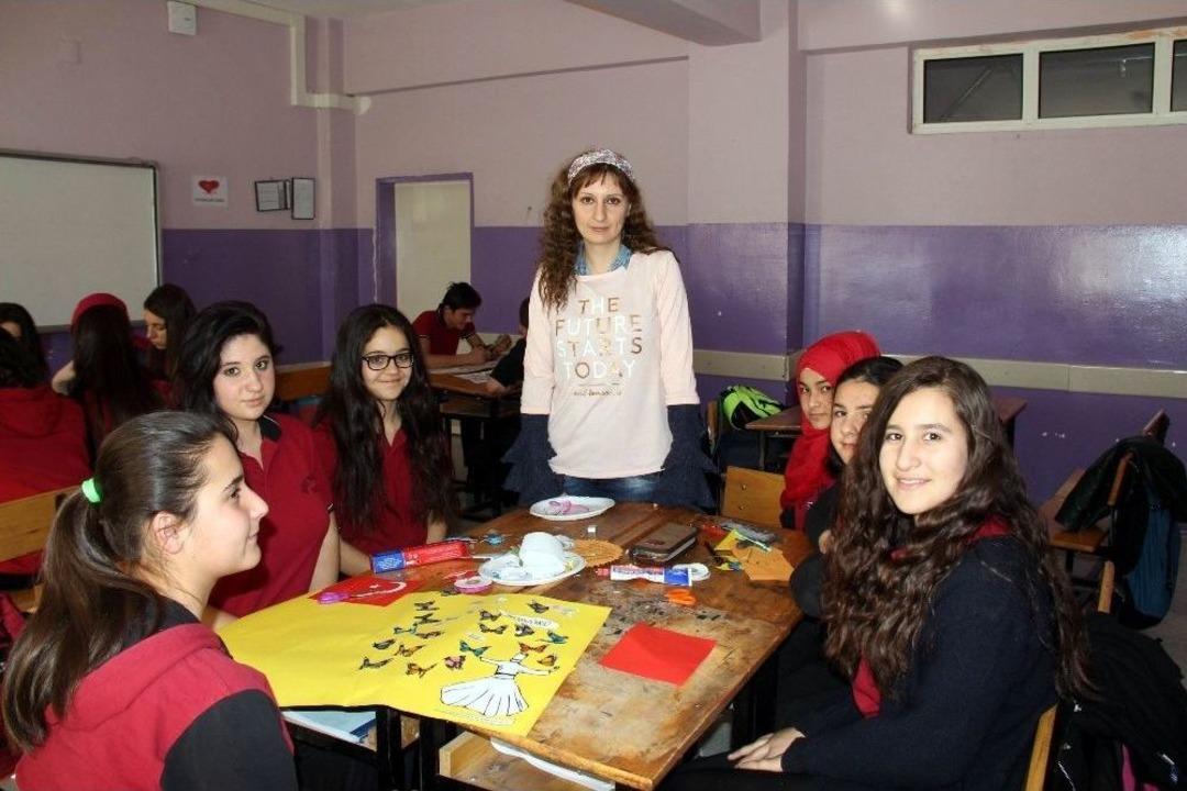 Yaptıkları Proje İle Lisedeki Devamsızlık Sorununu &Ccedil;&ouml;zd&uuml;ler