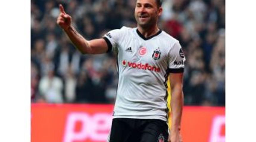 Beşiktaş Tosic’i Borsaya Bildirdi