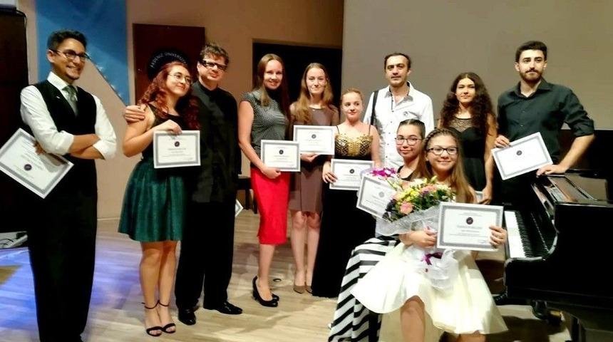 A&uuml;&rsquo;de &lsquo;yıldızlar Konseri&rsquo;