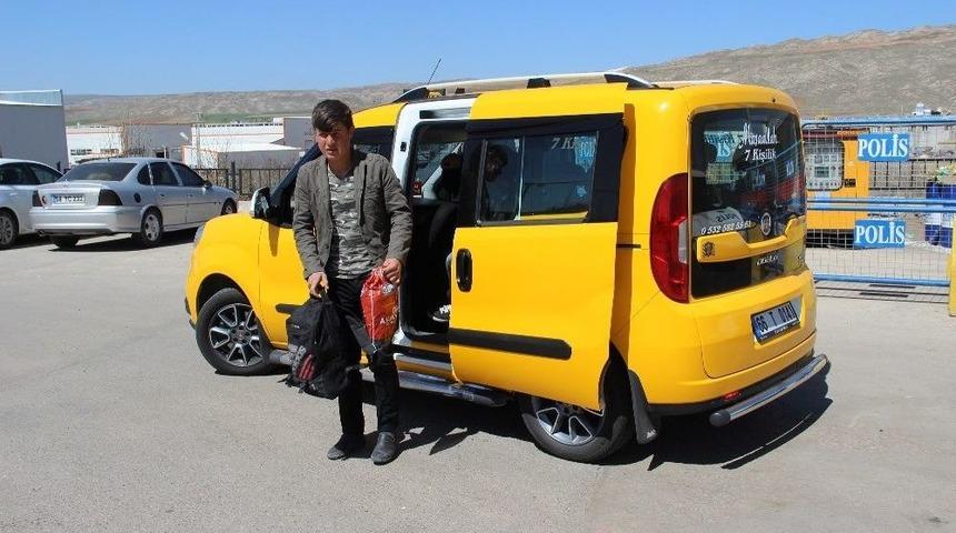 &rsquo;ekmek Parası&rsquo; İ&ccedil;in Ka&ccedil;ak G&ouml;&ccedil;men Taşıdı