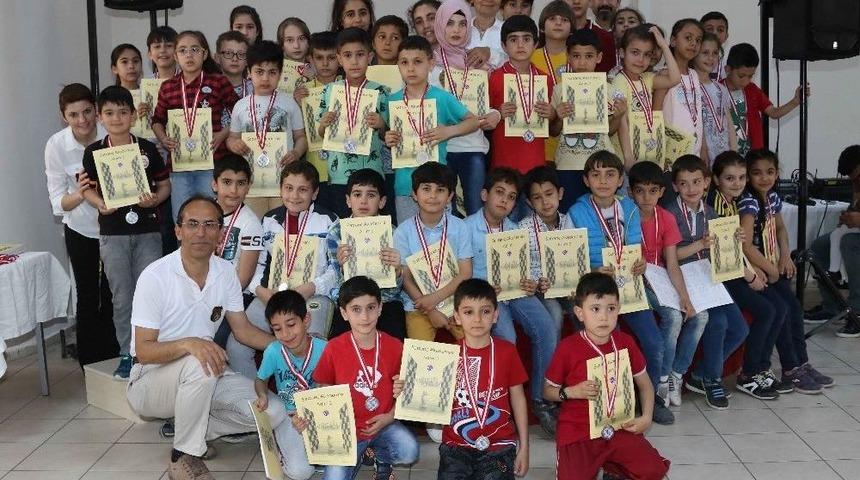 Turnuvada Bayraklı Kazandı