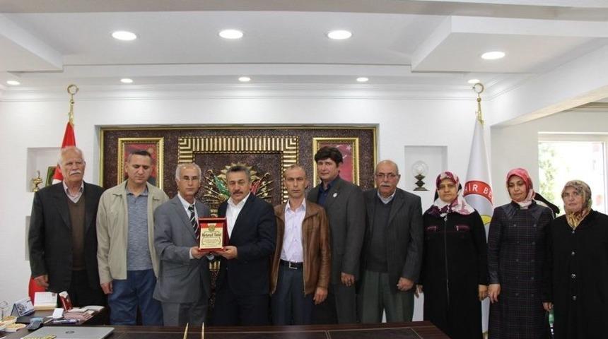 Başkan Tutal&rsquo;a Şehit Yakınlarından Teşekk&uuml;r Plaketi