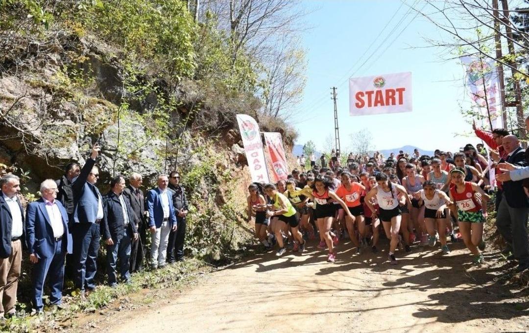 T&uuml;rkiye&rsquo;nin D&ouml;rt Bir Yanından Gelen Atlet Ve Bisiklet&ccedil;iler Trabzon&rsquo;da Yarışıyor