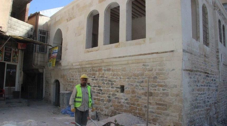 Kilis Belediyesine Ait Tarihi Evler Restore Ediliyor