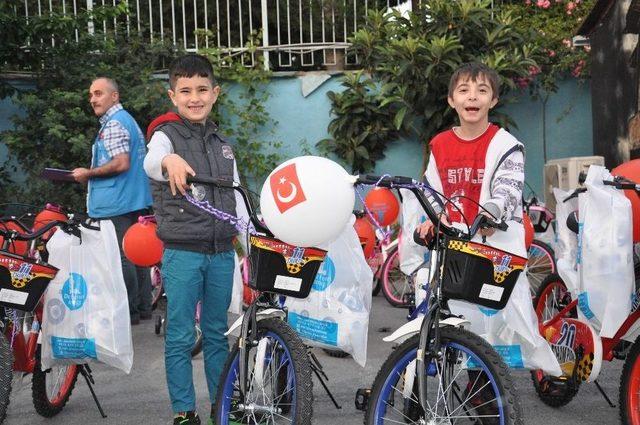 200 Yetim Çocuk İftar Sofrasında Buluştu