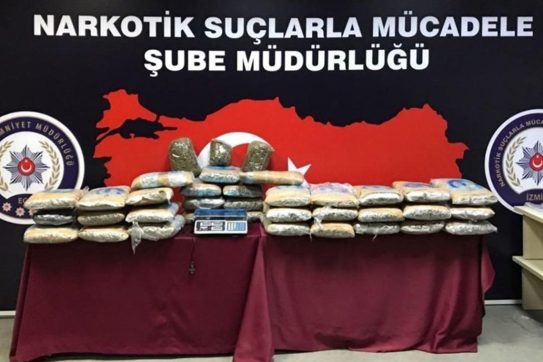 İzmir&rsquo;de Zehir Tacirlerine Ge&ccedil;it Yok: 105 Tutuklama