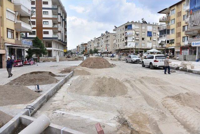 Atatürk Caddesi Modern Görünüme Kavuşuyor