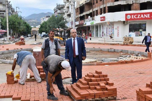 Atatürk Caddesi Modern Görünüme Kavuşuyor