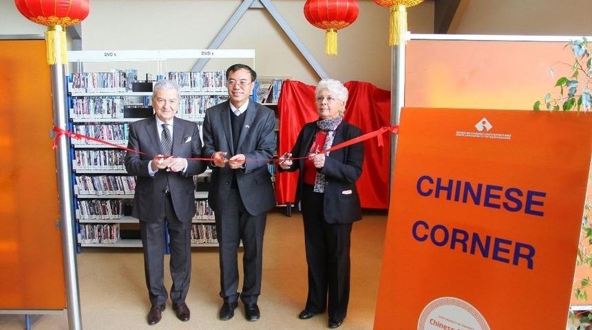 &Ccedil;in K&uuml;lt&uuml;r Merkezi İzmir Ekonomi&rsquo;de A&ccedil;ıldı