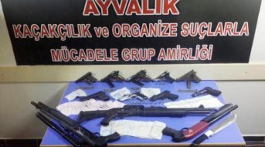 Balıkesir&rsquo;de Helikopter Destekli Operasyon: 17 G&ouml;zaltı