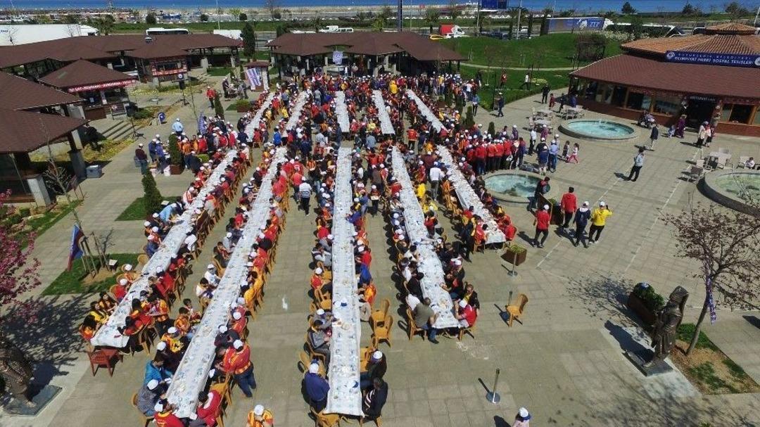 Trabzonspor Ve Kayserisporlu Taraftarlar Yemekte Buluştu