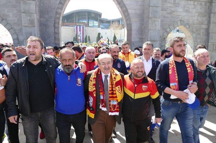 Trabzonspor Ve Kayserisporlu Taraftarlar Yemekte Buluştu G3