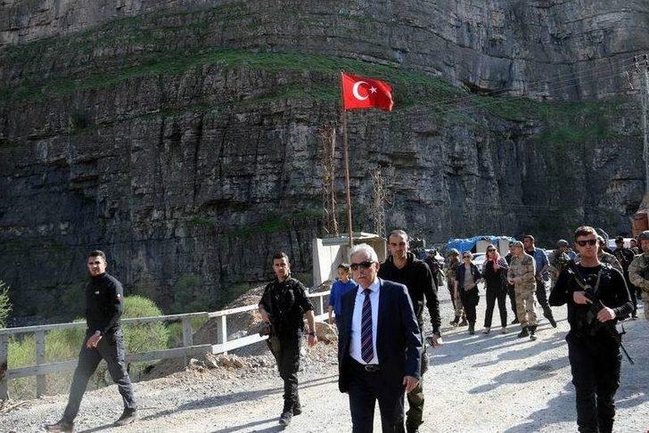 Vali Toprak Askeri Kontrol Noktasını Ziyaret Etti G1