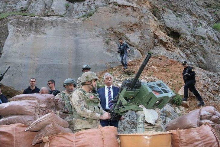 Vali Toprak Askeri Kontrol Noktasını Ziyaret Etti G2