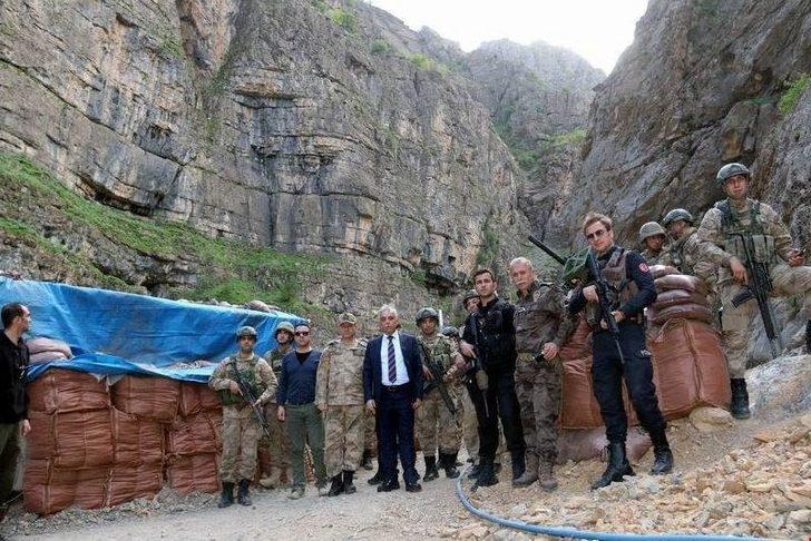 Vali Toprak Askeri Kontrol Noktasını Ziyaret Etti G3