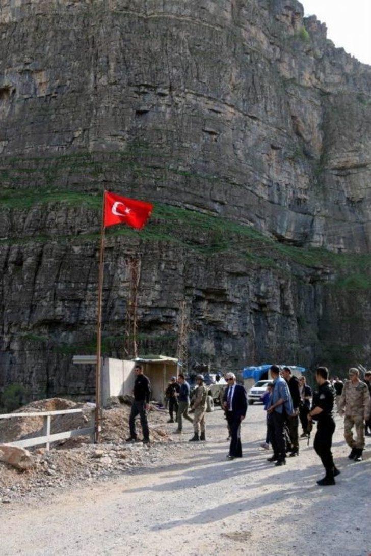 Vali Toprak Askeri Kontrol Noktasını Ziyaret Etti G5