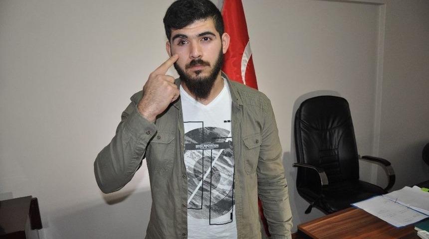 Ay Yıldızlı Kolye İle G&ouml;z&uuml;n&uuml; &Ccedil;ıkardılar