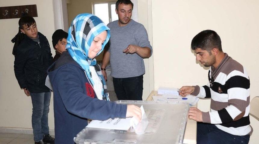 Bitlis&rsquo;te &lsquo;&ccedil;ocuk Meclisi&rsquo; Se&ccedil;imi
