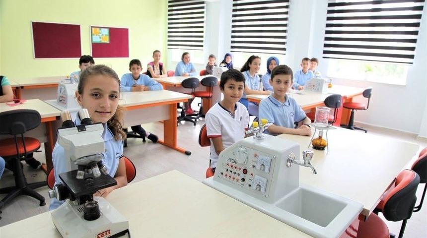 Başiskele Belediyesi&rsquo;nden Fen Laboratuvarı Desteği