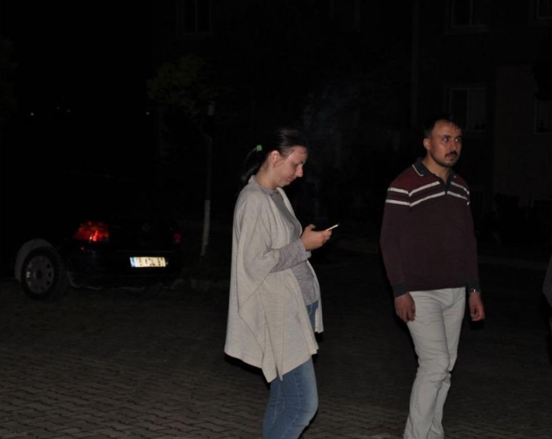 Eşi &Ccedil;atıdan D&uuml;şen Rus Geline Devlet Sahip &Ccedil;ıktı