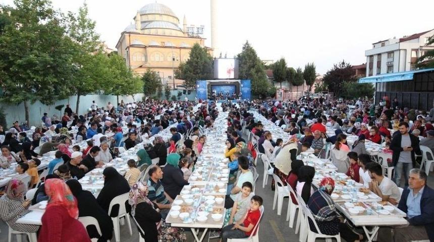 Gebze&rsquo;de İftar Sofrası Adem Yavuz Mahallesi&rsquo;nde Kuruldu