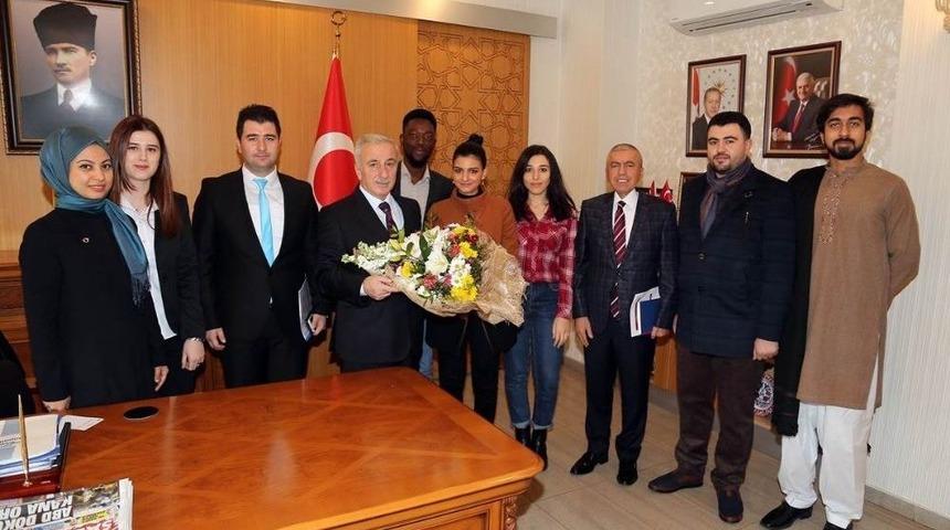 Vali Kam&ccedil;ı&rsquo;ya G&ouml;&ccedil;menler G&uuml;n&uuml; Ziyareti