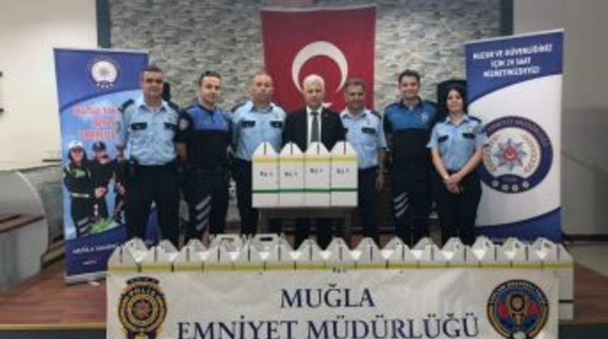 Muğla Polisi’nden İhtiyaç Sahiplerine Ramazan Paketi