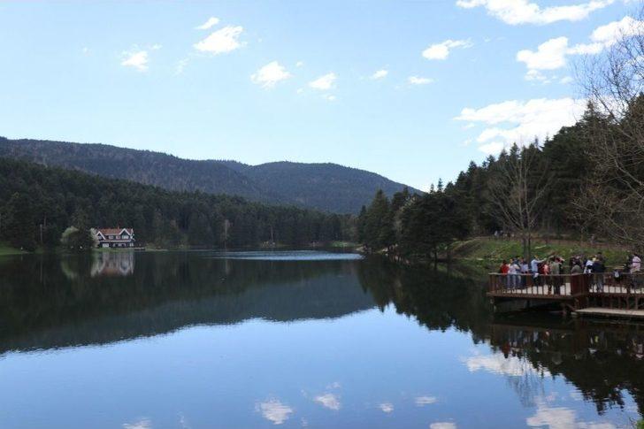 Havaların Isınmasıyla Gölcük’e Tatilci Akını Yaşandı G1