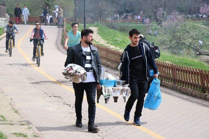 Havaların Isınmasıyla Gölcük’e Tatilci Akını Yaşandı G3