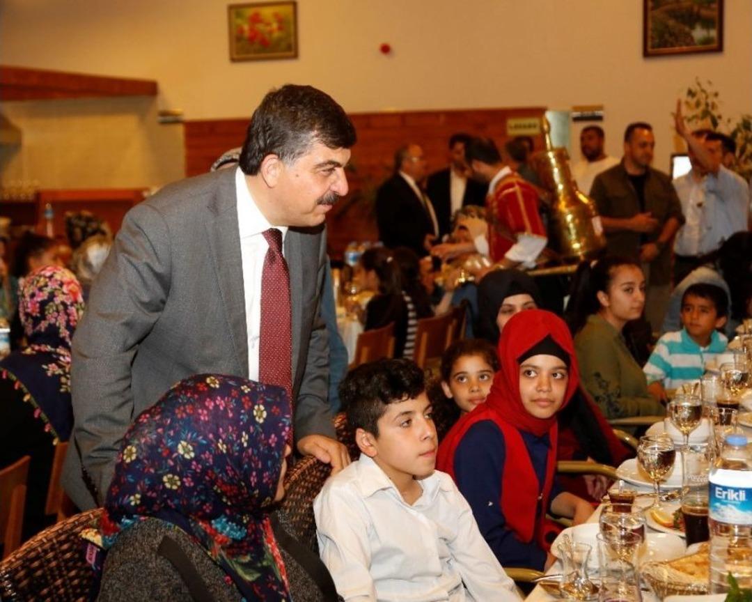 Fadıloğlu, Yetim Aileleriyle İftar Yaptı