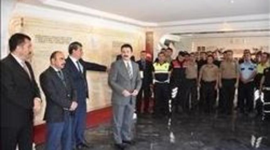 Mardin&rsquo;de Evlenen Ve &Ccedil;ocuğu Olan Polislere Altın