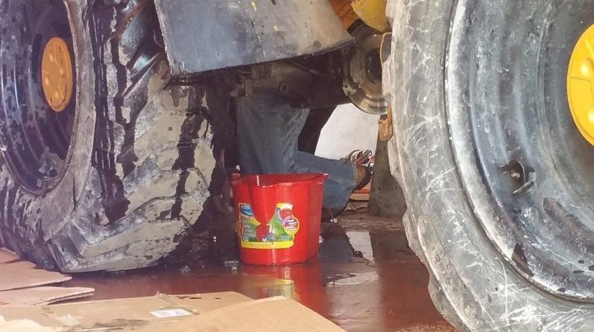 Temizlediği Kep&ccedil;enin Altına Sıkışan İş&ccedil;i Hayatını Kaybetti