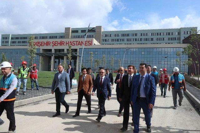 Vali Çakacak, Eskişehir Şehir Hastanesi İnşaatında Yapılan Çalışmaları İnceledi