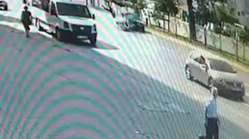 Alanya&rsquo;da Otomobille Motosiklet &Ccedil;arpıştı: 2 Ağır Yaralı