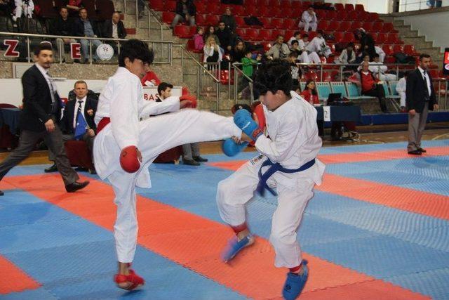 Karate Grup Müsabakaları Düzce’de Başladı