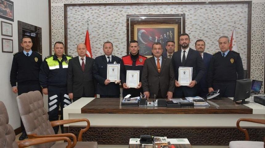 Antalya&rsquo;da Ayın Polisleri &Ouml;d&uuml;llendirildi