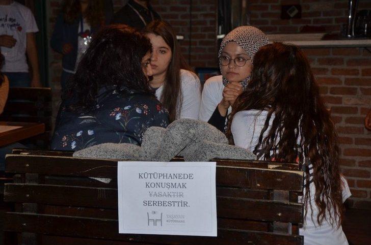 Yaşayan Kütüphanede Konuşmak Serbest G3