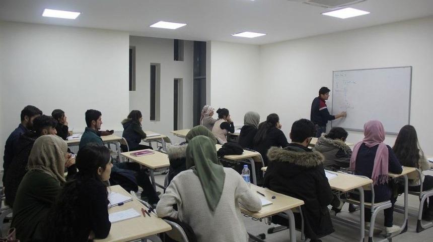 Kulp Belediyesinden &Uuml;cretsiz &Uuml;niversiteye Hazırlık Kursu