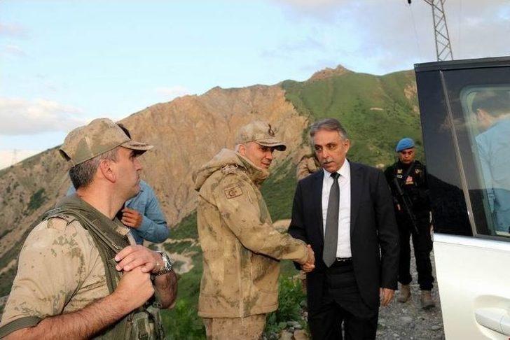 Vali Toprak, İftarını 1565 Rakımda Mehmetçikle Yaptı G2