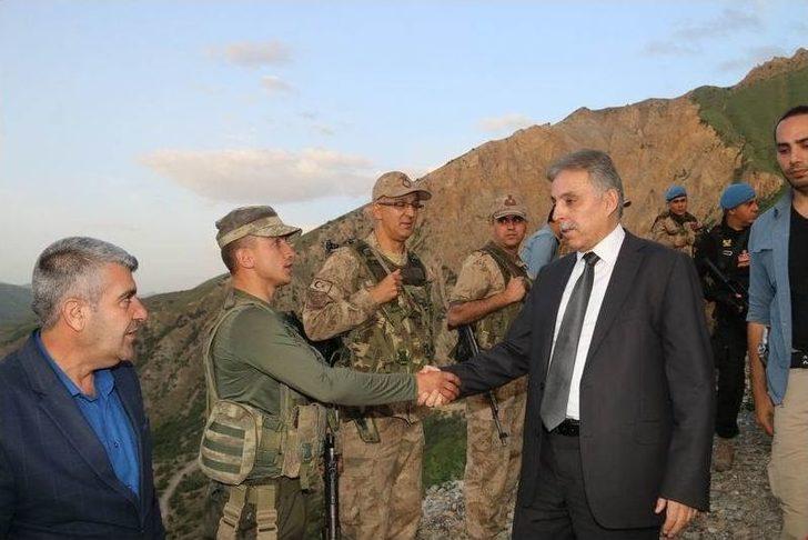 Vali Toprak, İftarını 1565 Rakımda Mehmetçikle Yaptı G3