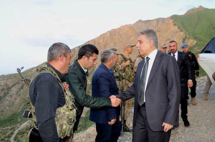 Vali Toprak, İftarını 1565 Rakımda Mehmetçikle Yaptı G4